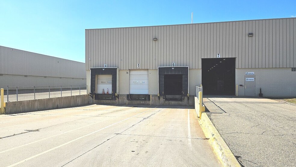 More Photos Of 42600 Mound Rd, Sterling Heights Warehouse For Lease