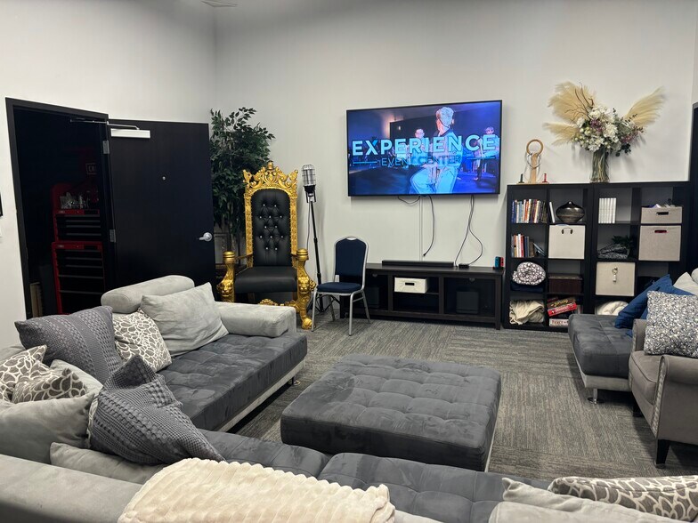 More Photos Of 1440-1460 Moon River Dr, Provo General Retail For Lease