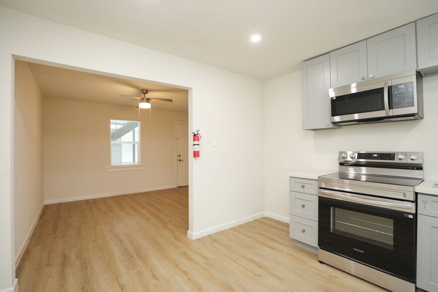 More Photos Of 912 Church St, Galveston Apartments For Sale