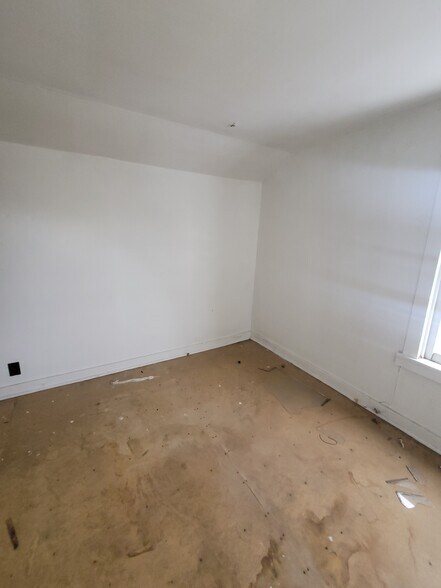 More Photos Of 1823 W 8th St, Muncie Multifamily For Sale