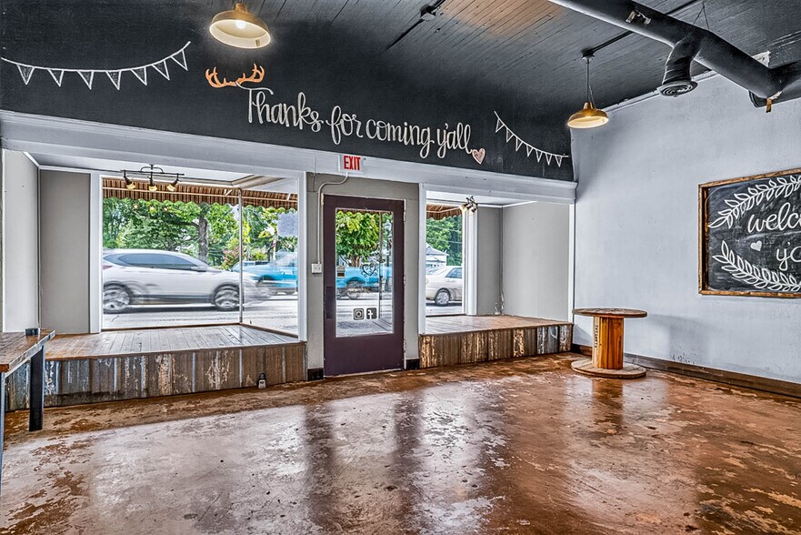 More Photos Of 8 E Main St N, Hampton Storefront For Sale