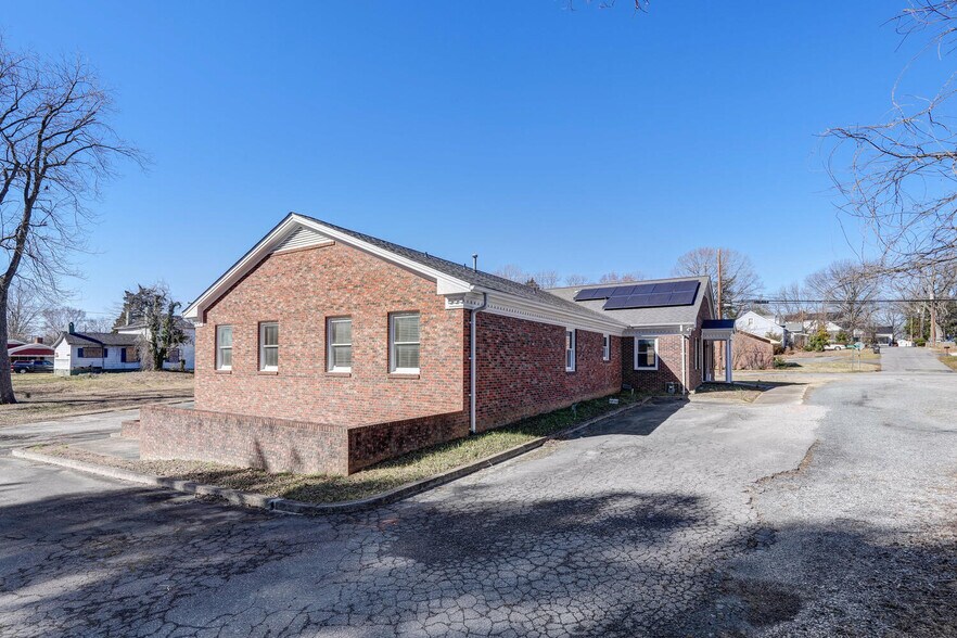 More Photos Of 601 W Harrison St, Reidsville Medical For Sale