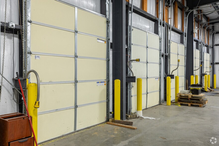 More Photos Of 3650 W Industrial Dr, Louisiana Manufacturing For Sale