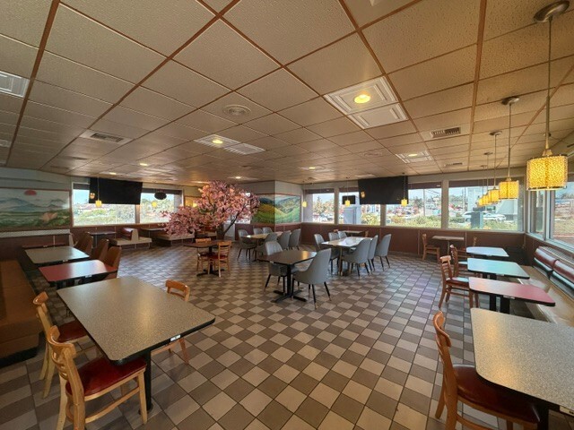 More Photos Of 13312 Lincoln Way, Auburn Fast Food For Sale