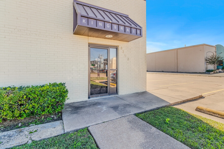 More Photos Of 8358 Moberly Ln, Dallas Light Distribution For Lease