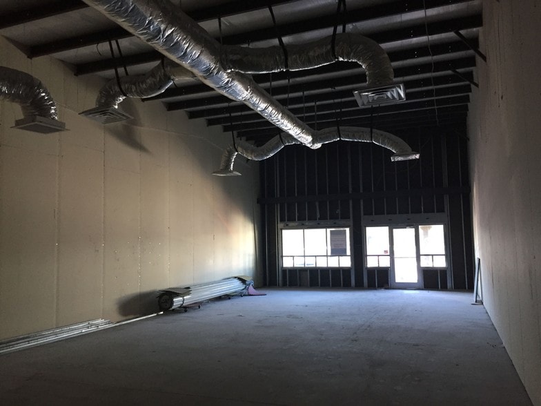 More Photos Of 6626 Gordon Rd, Wilmington Office For Sale