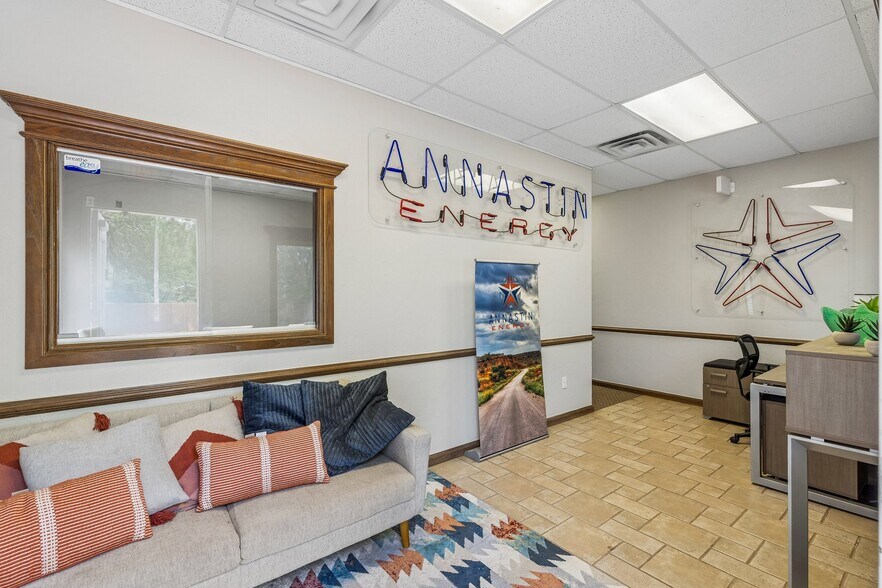 More Photos Of 405 W 2nd St, Edmond Office For Lease