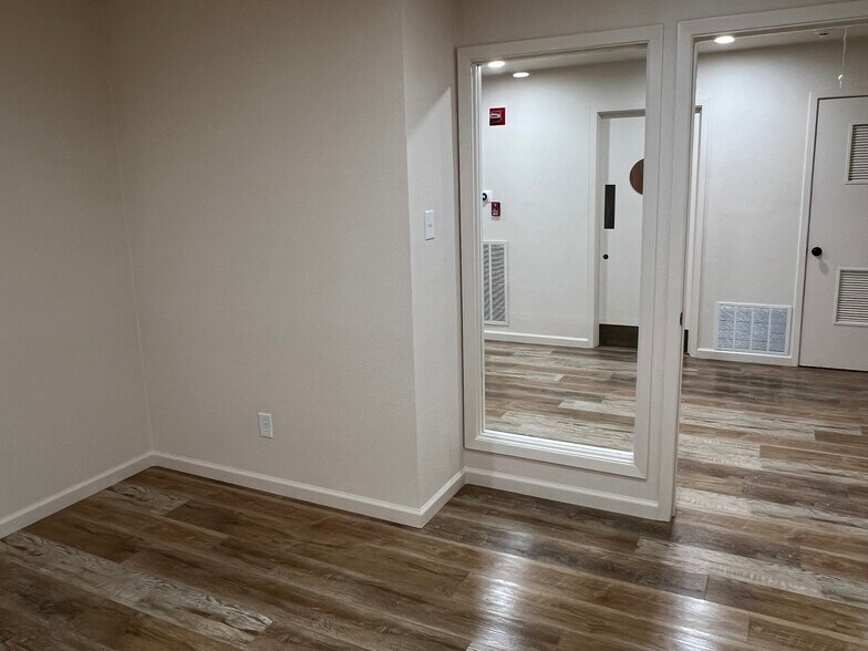 More Photos Of 4527 Lake Shore Dr, Waco Office For Lease