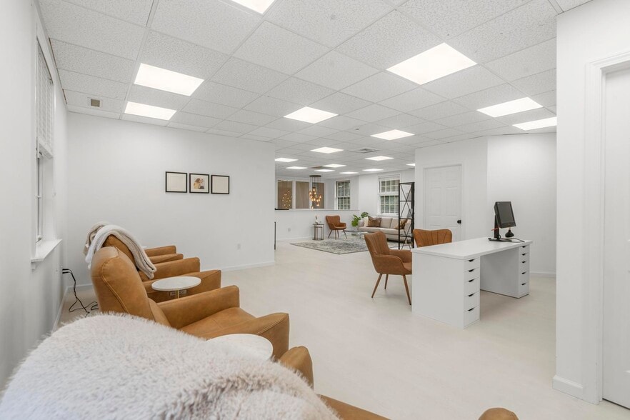 More Photos Of 276 Main St, Farmington Medical For Lease