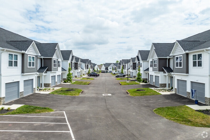 More Photos Of 11 Woodford Way, Pataskala Apartments For Sale