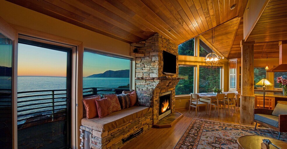 More Photos Of 205 Wave Dr, Shelter Cove Hotel For Sale