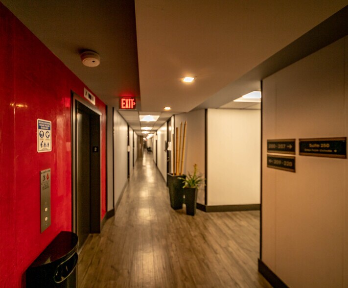 More Photos Of 29525 Canwood St, Agoura Hills Medical For Lease