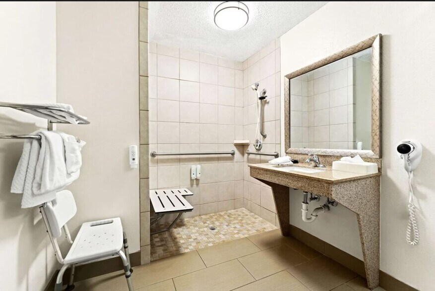 More Photos Of 1205 S Martin Luther King Blvd, Americus Hotel For Sale