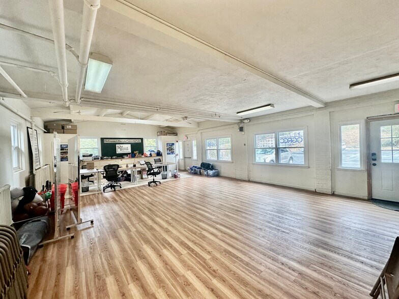 More Photos Of 48 Maple Ave, Greenwich Office For Lease
