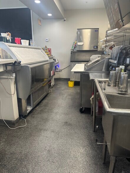 More Photos Of 5715-5775 W Bell Rd, Glendale Unknown For Lease