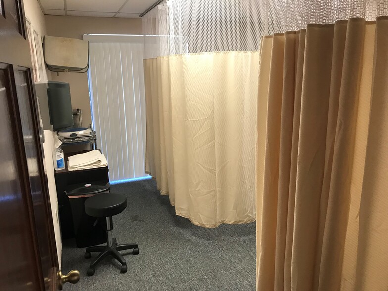 More Photos Of 6315 Presidential Ct, Fort Myers Office For Lease