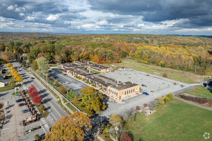 More Photos Of 740 Colonel Ledyard Hwy, Ledyard Storefront Retail Residential For Lease