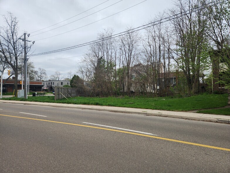 More Photos Of 685 Brant St, Burlington Land For Sale