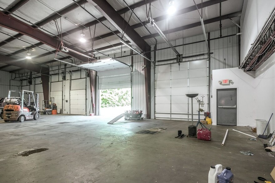 More Photos Of 4282-4364 E Blue Lick Rd, Louisville Warehouse For Sale