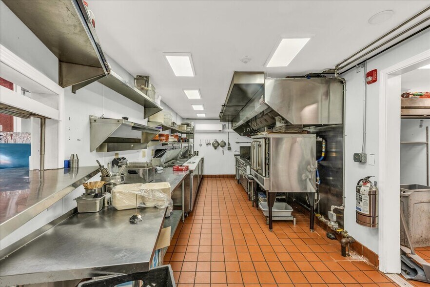 More Photos Of 357 W Main St, Searsport Freestanding For Sale