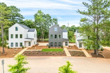 More Photos Of 580 Pride Ave, Auburn Specialty For Sale