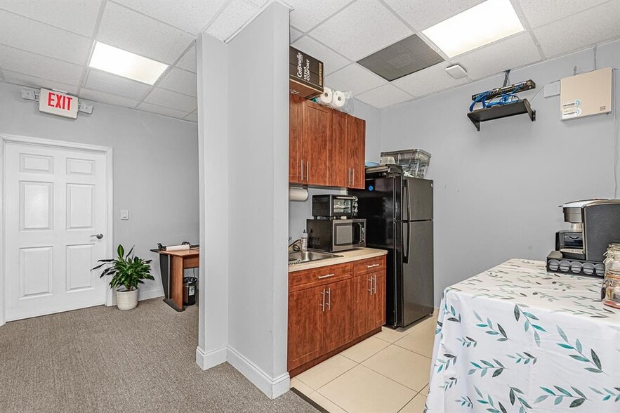 More Photos Of 7301 Wiles Rd, Coral Springs Medical For Lease