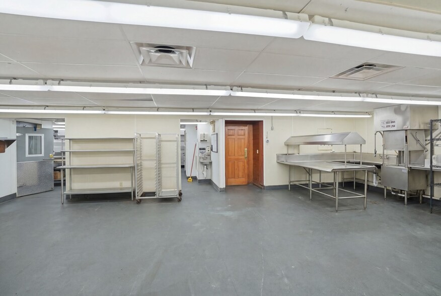 More Photos Of 332 Farnum Pike, Smithfield Restaurant For Sale