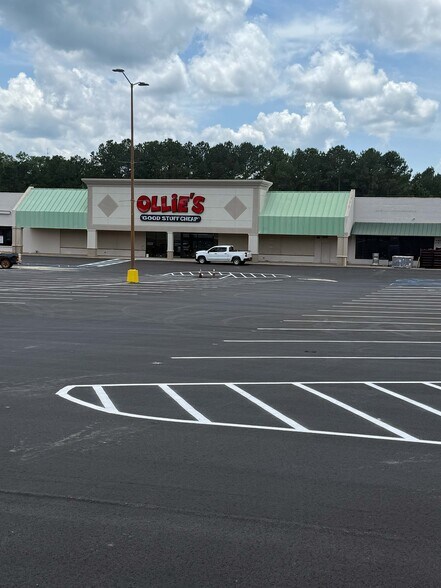 More Photos Of 600 Westgate Plz, Andalusia Restaurant For Lease