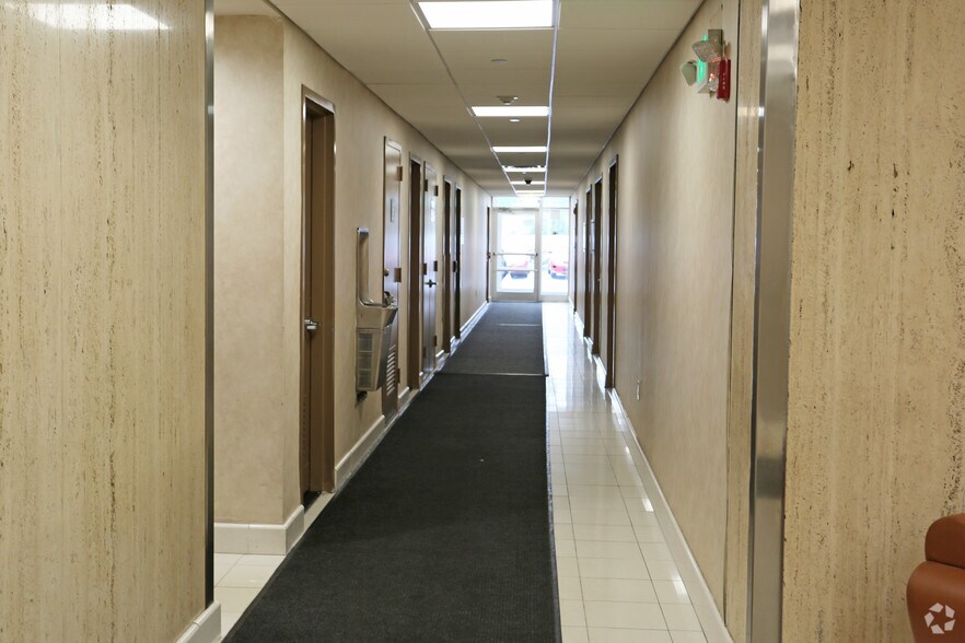 More Photos Of 100 Merrick Rd, Rockville Centre Office For Lease