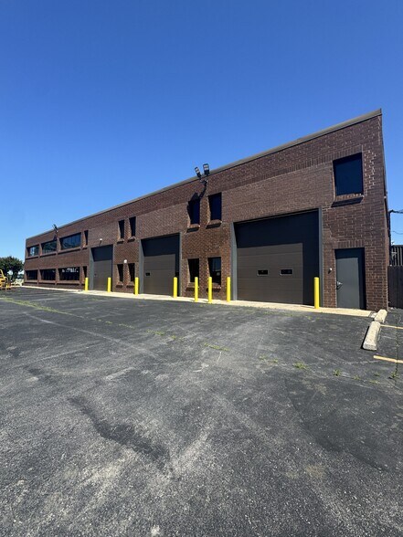 More Photos Of 621 Busse Rd, Bensenville Warehouse For Lease