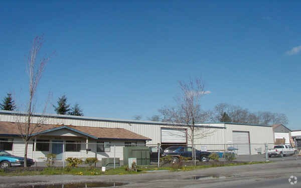More Photos Of 2411 104th Street Ct S, Lakewood Warehouse For Sale