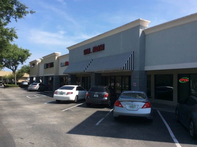 More Photos Of 3942 Tyrone Blvd N, Saint Petersburg General Retail For Lease