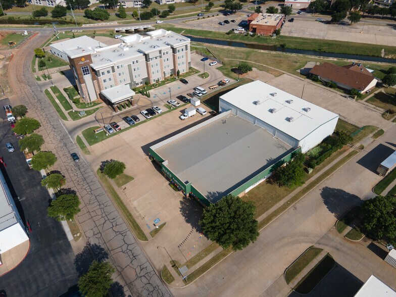 More Photos Of 2515 E Montgomery Pl, Wichita Falls Freestanding For Sale