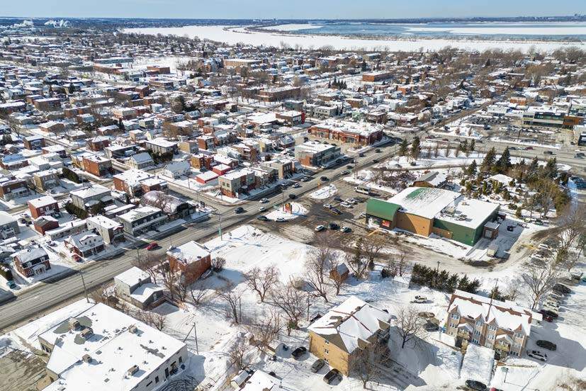 More Photos Of 597 Ch De Saint-Jean, La Prairie Office For Sale