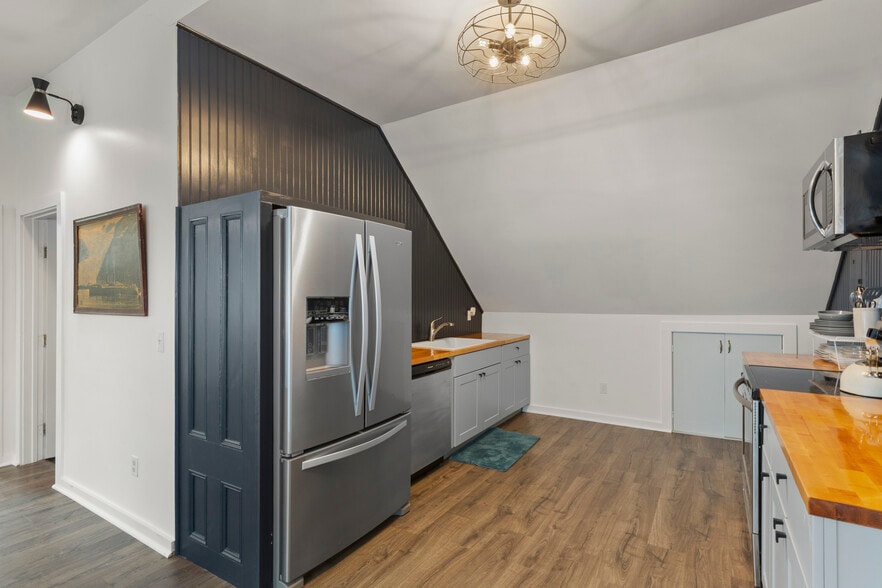 More Photos Of 56 Elm St, Camden Storefront For Sale