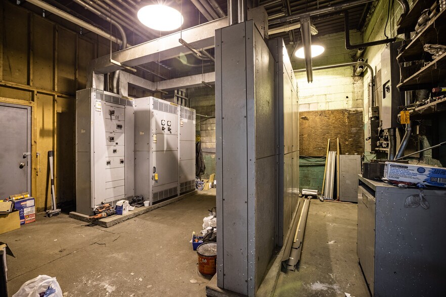 More Photos Of 445 Holton St, Sparta Warehouse For Lease