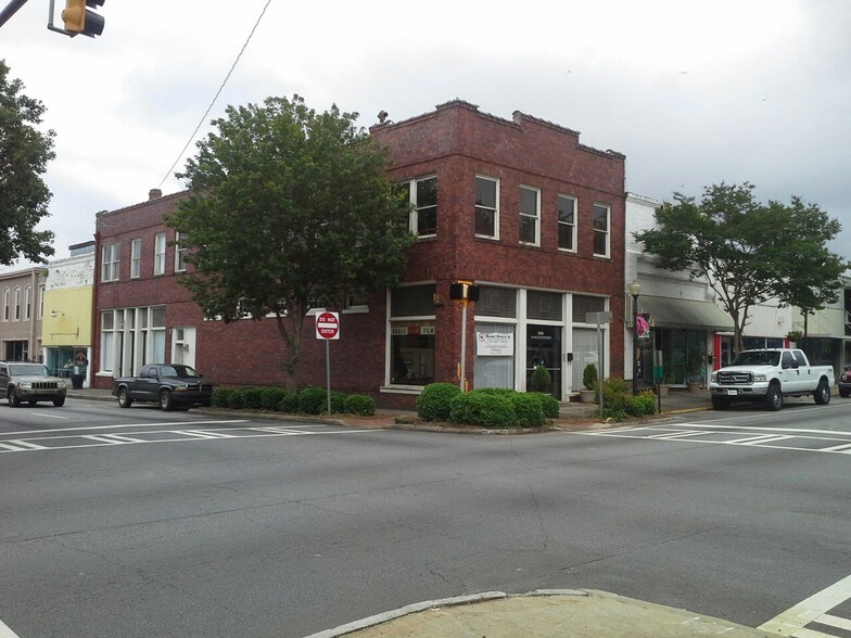 Primary Photo Of 101 S Center St, Thomaston Office Residential For Lease