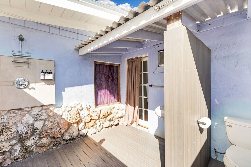 More Photos Of 243 61st St, Marathon Hotel For Sale