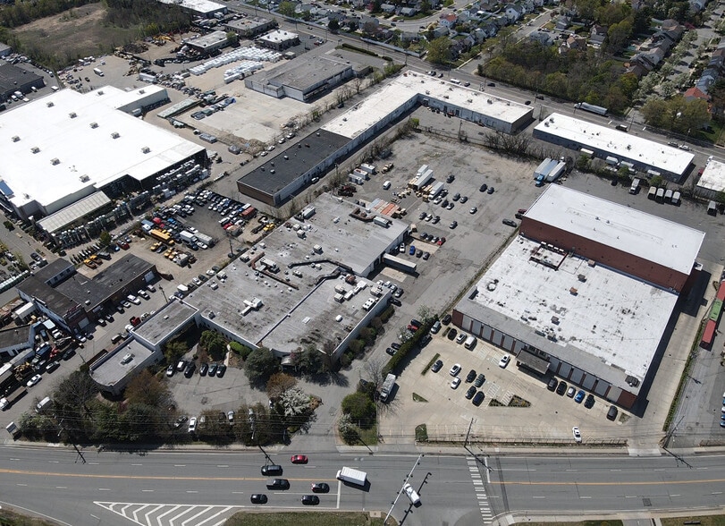 More Photos Of 840 S Broadway, Hicksville Manufacturing For Lease