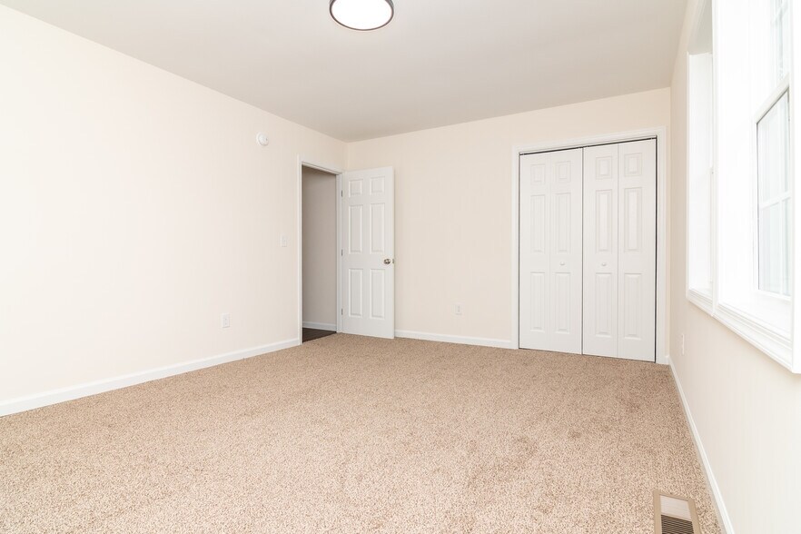 More Photos Of 105 E Adams St, Georgetown Apartments For Sale