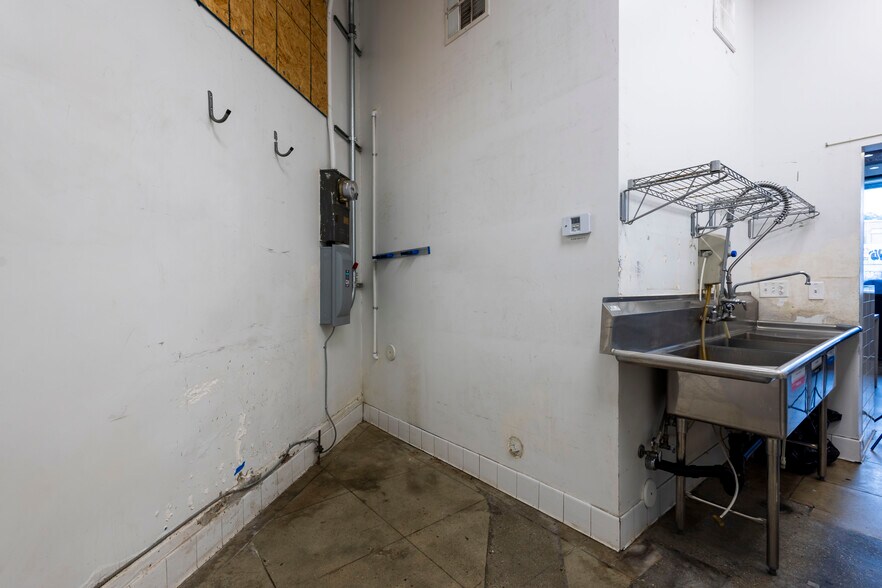 More Photos Of 3524-3536 W Sunset Blvd, Los Angeles Storefront For Lease