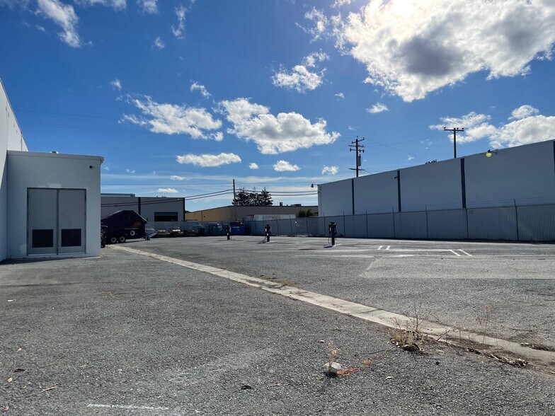 More Photos Of 865 Hinckley Rd, Burlingame Warehouse For Lease