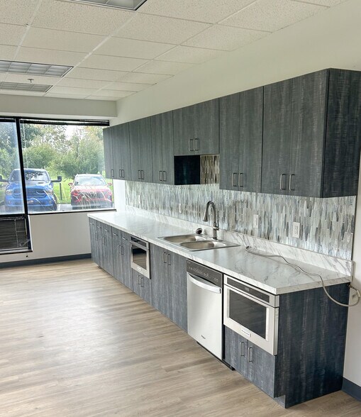 More Photos Of 9780 Ormsby Station Rd, Louisville Office For Lease