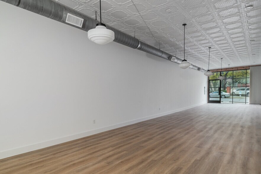 More Photos Of 3106 Swiss Ave, Dallas Storefront For Lease