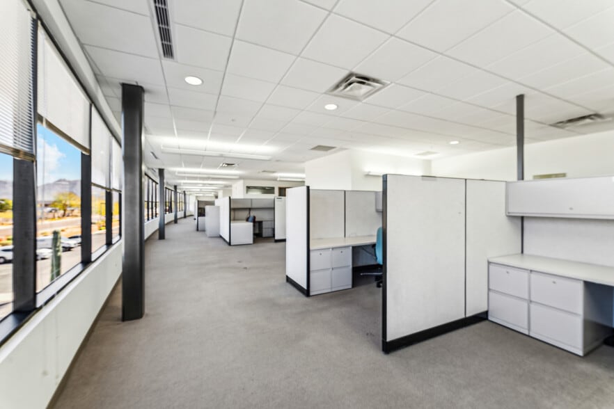 More Photos Of 7499 E Paradise Ln, Scottsdale Industrial For Sale