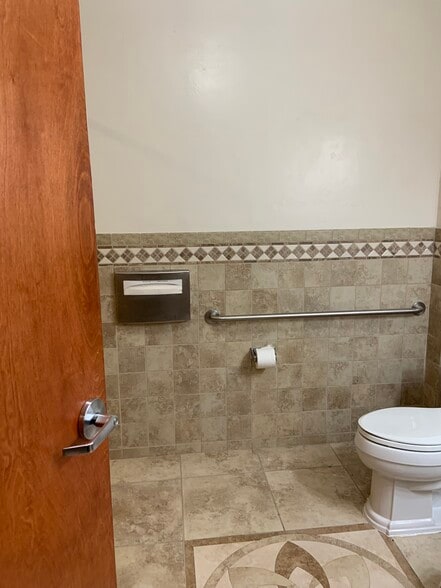 More Photos Of 2612 F St, Bakersfield Medical For Sale