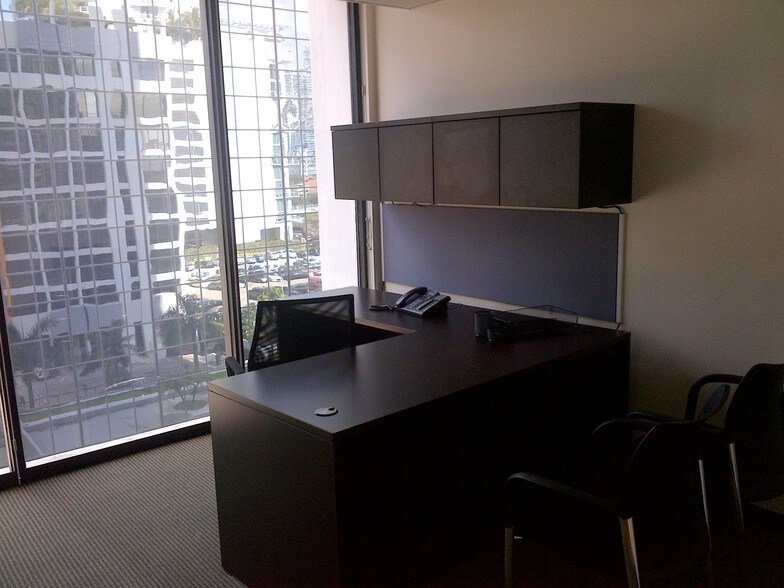 More Photos Of 1110 Brickell Ave, Miami Office For Lease