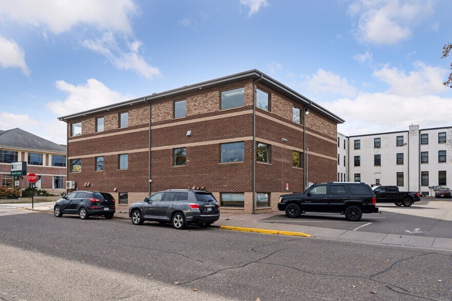 More Photos Of 307 N Cascade St, Osceola Medical For Lease