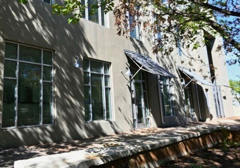 More Photos Of 242 W Sunset Rd, San Antonio Office For Sale