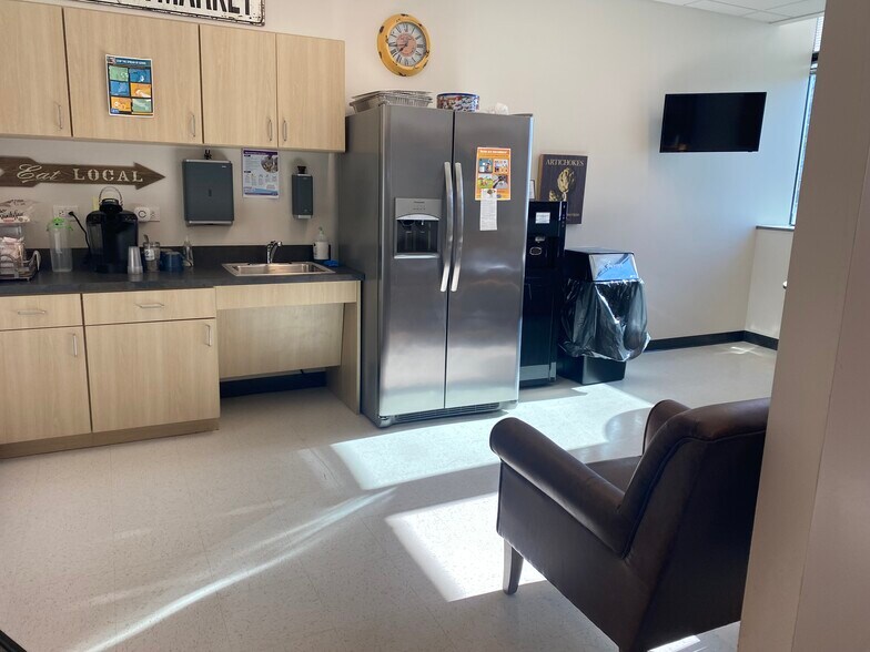 More Photos Of 125 E County Line Rd, Warminster Township Office For Lease